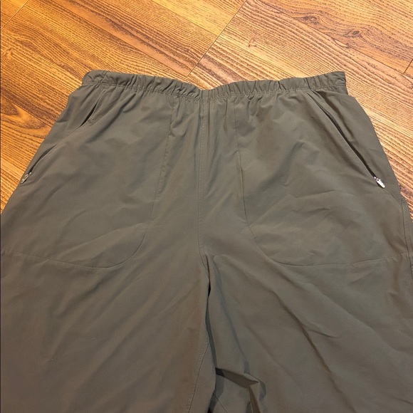 Lululemon Lightweight Mid-Rise Barrel-Leg Cropped Pant - Picture 2 of 4